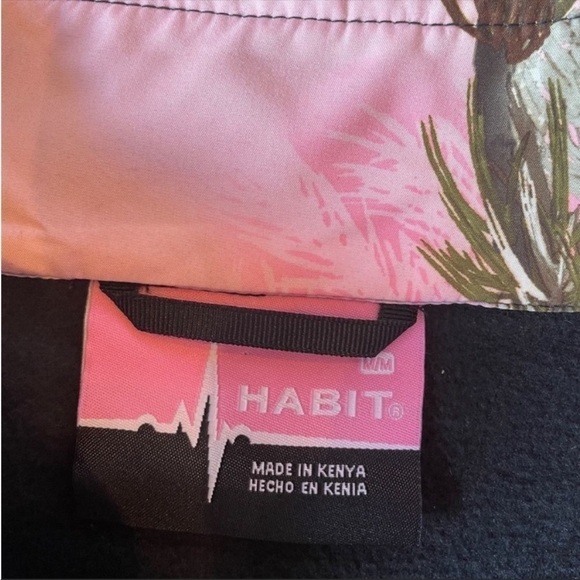 Habit Woman's Medium RealTree Print
Sweatshirt. NWT - Picture 4 of 6